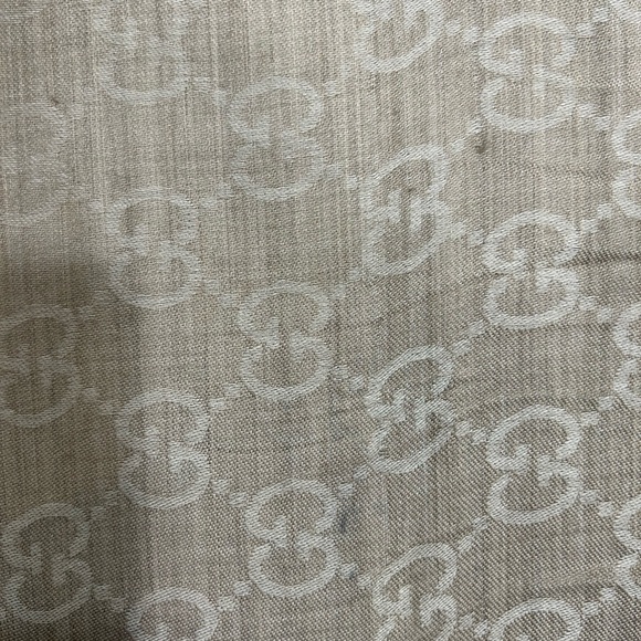 Gucci Beige Monogram Scarf - Picture 6 of 7